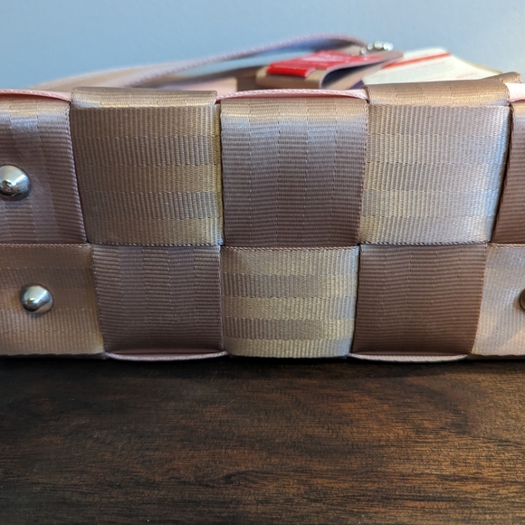 Harveys seatbelt purse Limited edition Strawberry milkshake - Picture 9 of 11